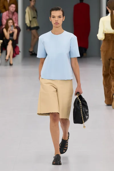 Look 13